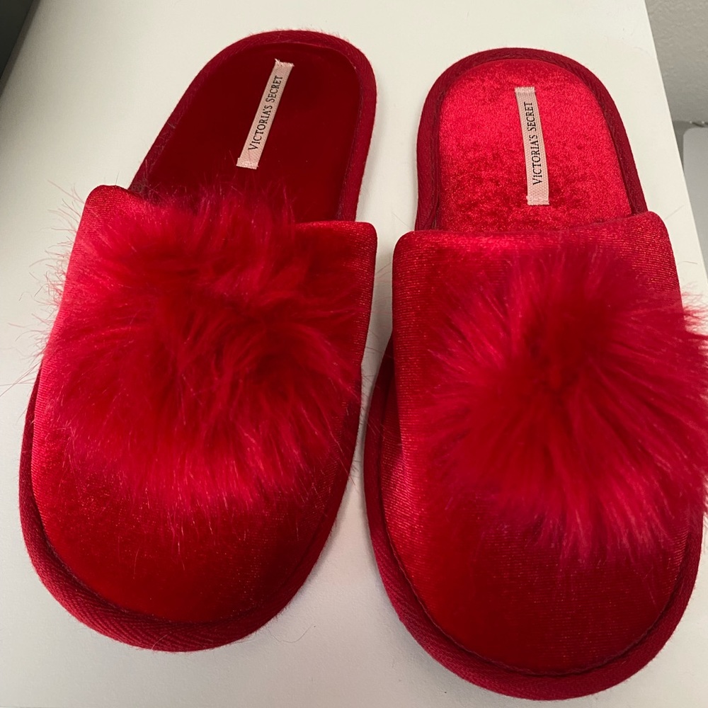 3/$30 Victoria’s Secret Fur Puff Red Velvet slippers, L, fits 9-11 woman